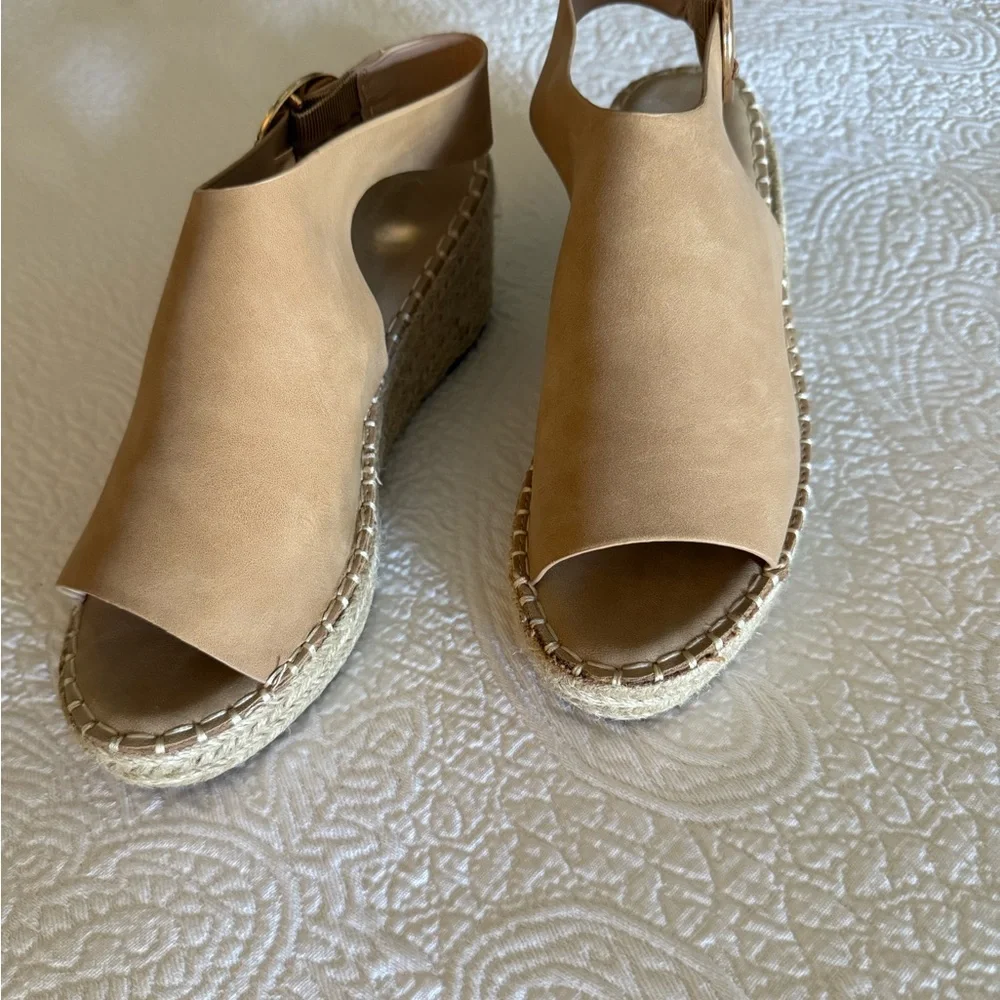 Catherine Malandrino Tan Slingback Wedge❗️ - Picture 1 of 11